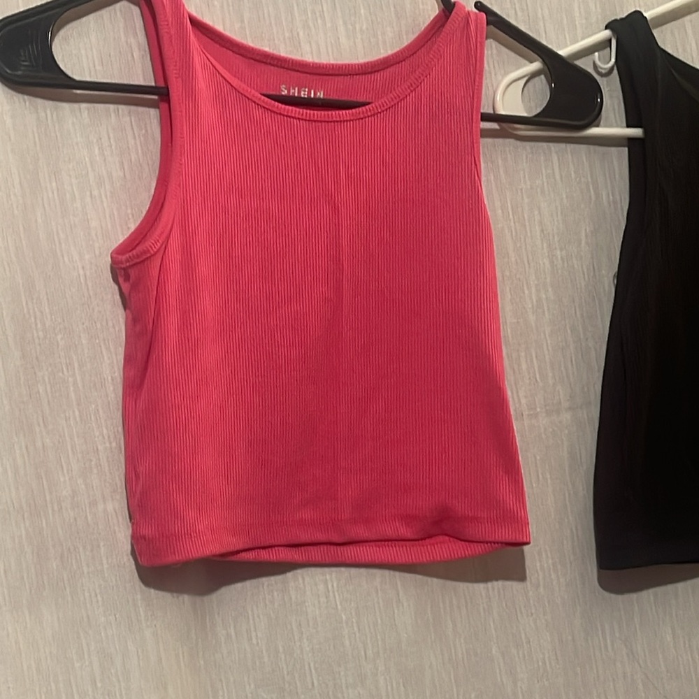 2 Cropped Tanks - Small - Picture 2 of 10